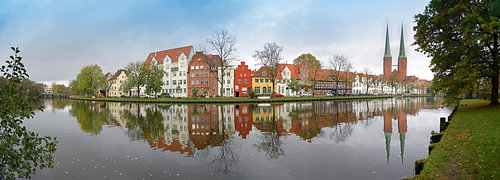 Stadtbild, Lübecker Altstadt, weiter Panoramablick vom berühmten Malerwinkel auf die historische Sta