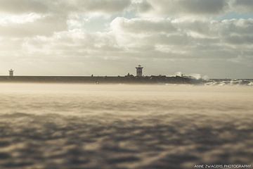 Noordelijk Havenhoofd and Zuiderlijk Havenhoofd Scheveningen by Anne Zwagers