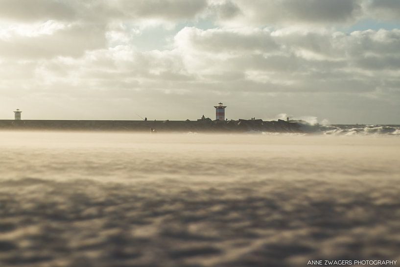 Noordelijk en Zuiderlijk Havenhoofd Scheveningen van Anne Zwagers