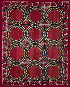Alter roter Suzani-Teppich. Besticktes Textil. Asiatische Kunst.