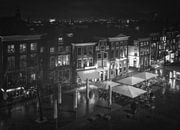 Grote Markt Groningen in de nacht in zwart wit. van Justin Sinner Photography ( Fotograaf op Texel) thumbnail
