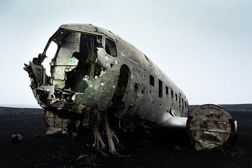 Plane wreck in Iceland by Mylène Amoureus
