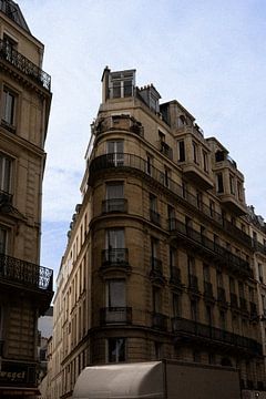 Structure ronde au coin de la rue | Paris | France Travel Photography sur Dohi Media