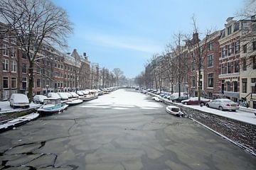 Een bevroren gracht in Amsterdam in Nederland in de winter van Eye on You