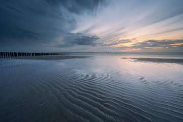 La plage de Domburg à l'heure bleue sur Raoul Baart