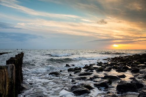 Zonsondergang aan zee