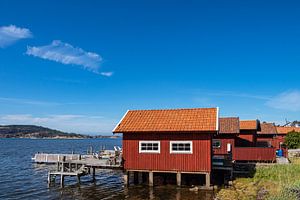 Bootshäuser nahe der  Stadt Fjällbacka in Schweden