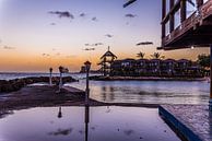 Zonsondergang bij Avila Beach in Curacao van Joke Van Eeghem thumbnail