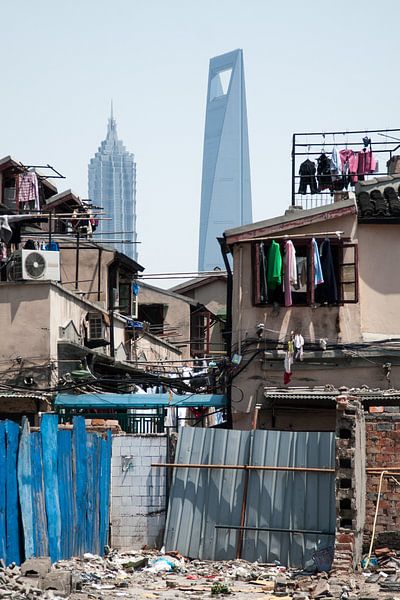 Oude stad nieuwe stad Shanghai by Norma Jesse