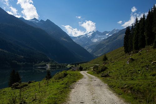 Mooie wandelroute rond het Durlaßboden stuwmeer in Oostenrijk