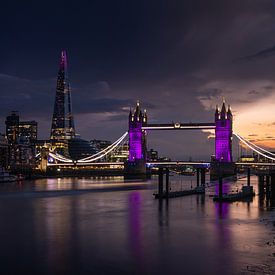 Royal purple | Londres | Tower Bridge | The Shard sur Rob de Voogd / zzapback