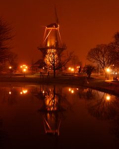 Nachtansicht der Windmühle de Valk in Leiden, Niederlande 2-3