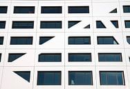 Ramen van een abstract kantoor gebouw van Maurice de vries thumbnail