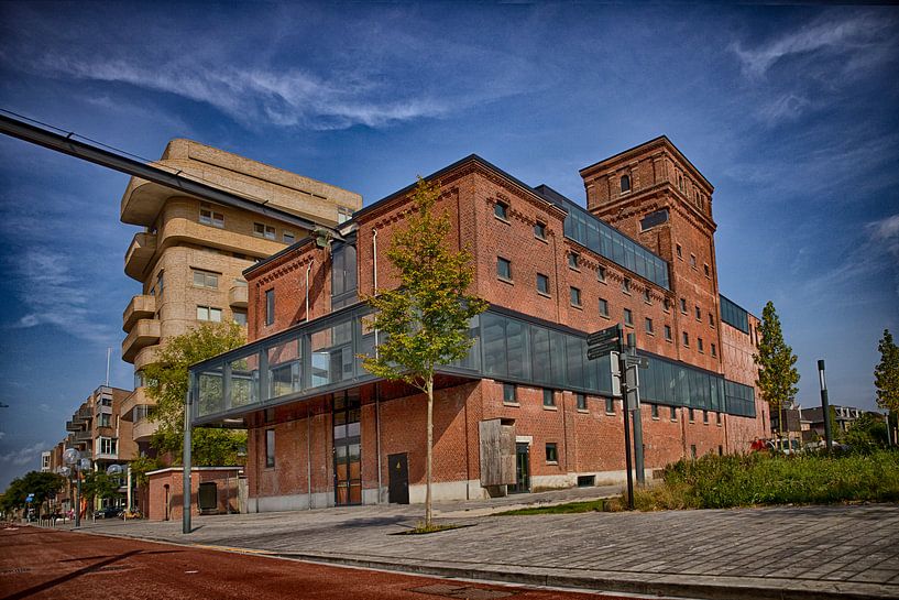 Balengebouw  by Freddy Hoevers