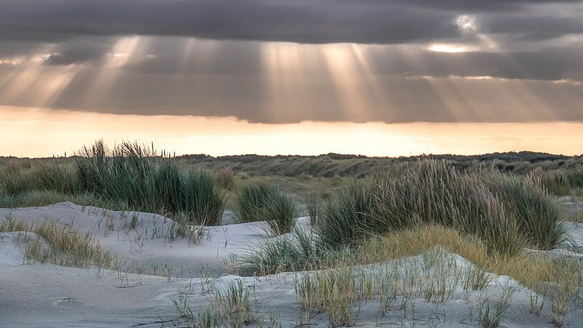 Zonnestralen boven Ameland van Niels Barto