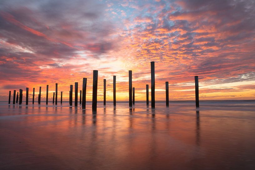 Zonsondergang aan de kust van Simon Bregman