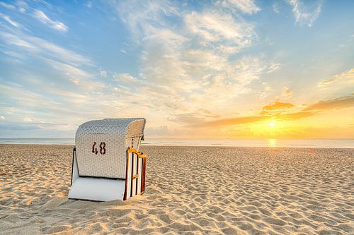 Une place au bord de la mer