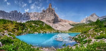 Lake Sorapis / mountain lake panorama in the Alps