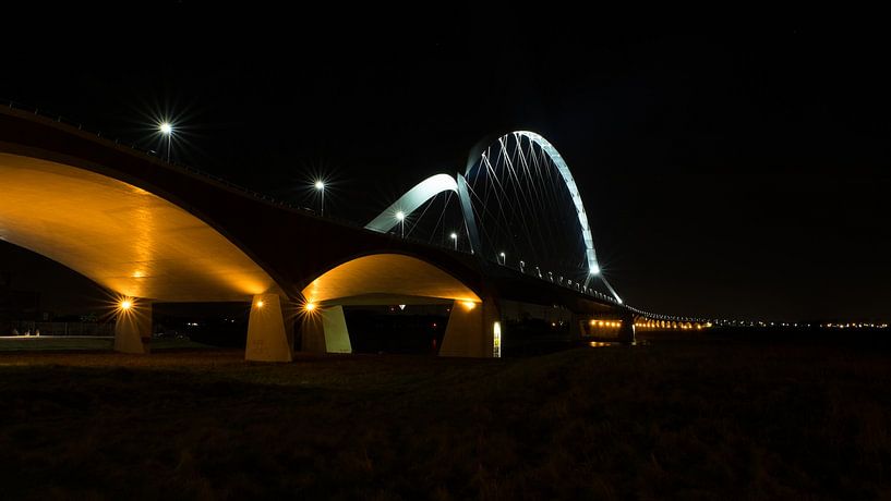 De Oversteek - Nijmegen by Gerda Hoogerwerf