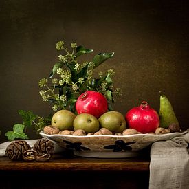 Stilleben mit Birnen und Granatäpfeln von Emajeur Fotografie