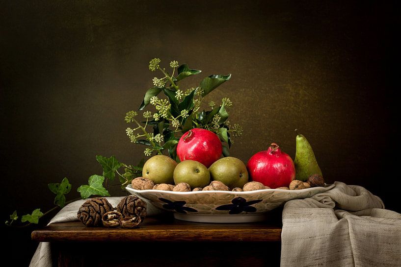 Stilleven met peren en granaatappels van Emajeur Fotografie