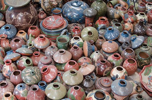 Verzameling keramiek voorwerpen