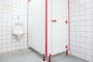 Urinale auf der Herrentoilette