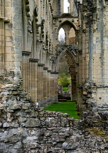 Zijbeuk van de ruïne van een kathedraal