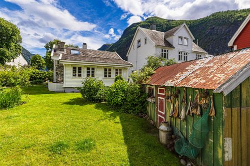 Huizen en schuren in Aurland in Noorwegen