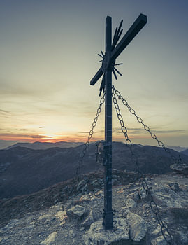 Kreuz mit Sonnenuntergang