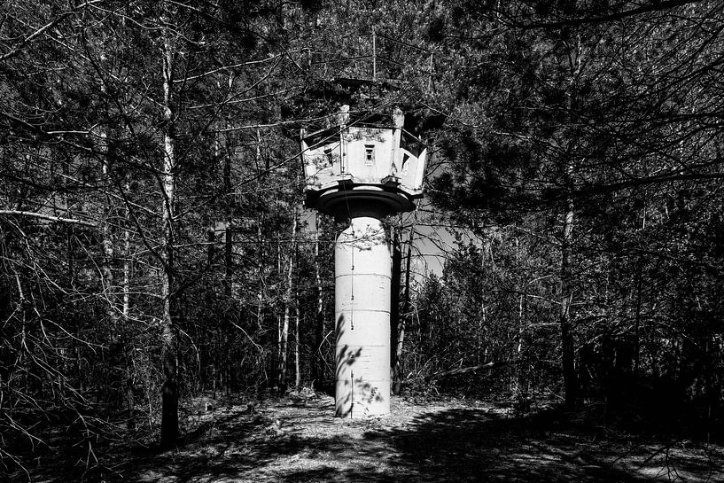 Oude DDR wachttoren in het bos van Frank Herrmann