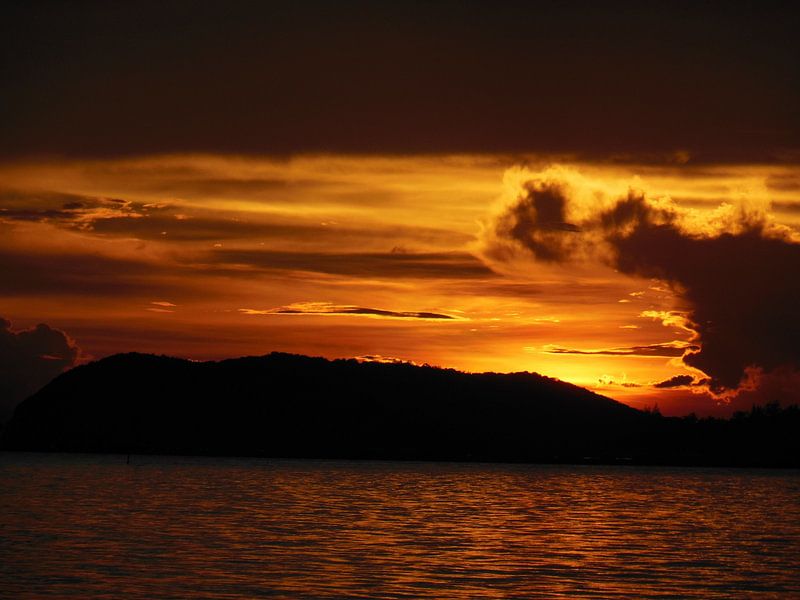 Sunset thailand by Joelle van Buren