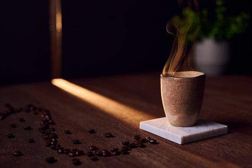 Café le matin avec le soleil