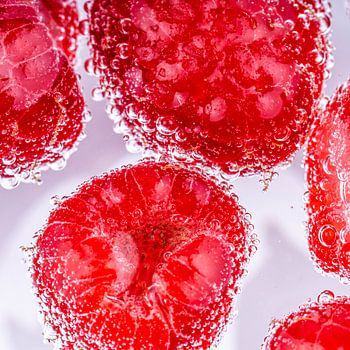 Himbeeren in Sodawasser
