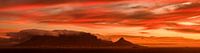 Dramatische zonsondergang bij de Tafelberg, panorama