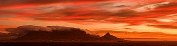 Dramatic sunset at Table Mountain, panorama by Beeldpracht by Maaike