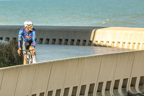 Mathieu van der Poel face à la mer