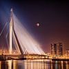 Erasmusbrug Rotterdam tijdens maansverduistering van Chris Snoek