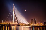 Erasmusbrug Rotterdam tijdens maansverduistering van Chris Snoek thumbnail