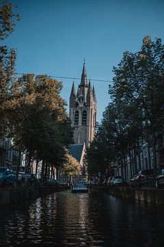 Oude Jan/Kerk in Delft, vanaf het water van Erwin van Kester