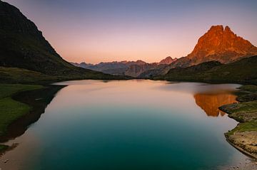 Sunrise on the Ossau peak by Arnaud Bertrande
