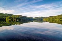 Natuurspiegel Hennesee bij Meschede in Sauerland