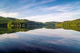 Naturspiegel Hennesee bei Meschede im Sauerland