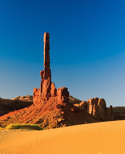 Sunrise at Totempaal in Monument Valley