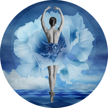 Blue Dancer van Marja van den Hurk