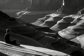 Minimalistische Landschaft in Schwarz und Weiß