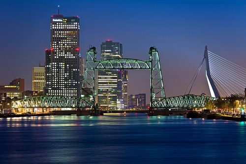 De Hef in Rotterdam with the skyline by Anton de Zeeuw