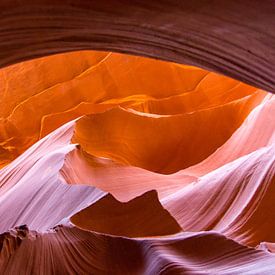 Arch in atntilope canyon by Kevin Pluk