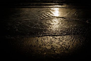Donkere zonsondergang aan Nederlandse kust | Natuurfotografie van Diana van Neck Photography