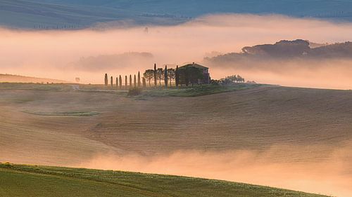 Een mistige ochtend in Toscane